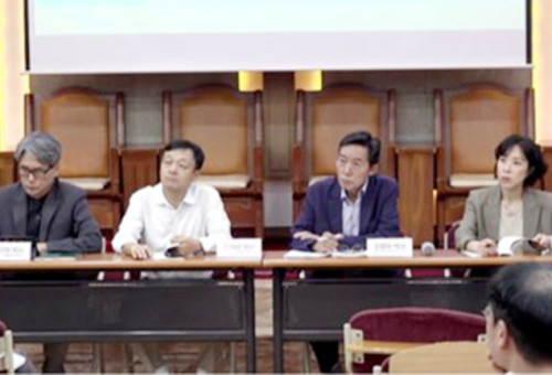 전문가들은 개신교 내 구조적 문제와 정치 갈등을 지적하면서, 교회가 복음적 가치 회복과 민주주의 정착에 기여할 방향을 고민해야 한다고 강조했다.(기사연 제공)