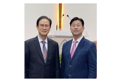 주님세운교회 박성규목사와 후임 신용환목사